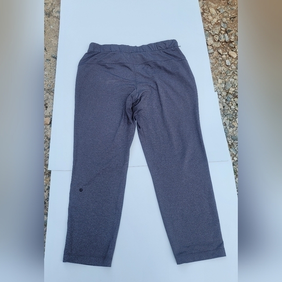 Lululemon athletica On the fly pant size 12. - Picture 6 of 13